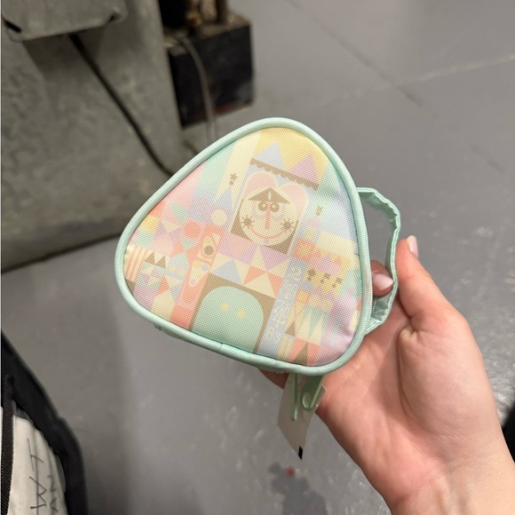 Tokyo Disney Resort 2022 Lunch Bag ONIGIRI It's A Small World BNWT - Picture 1 of 7